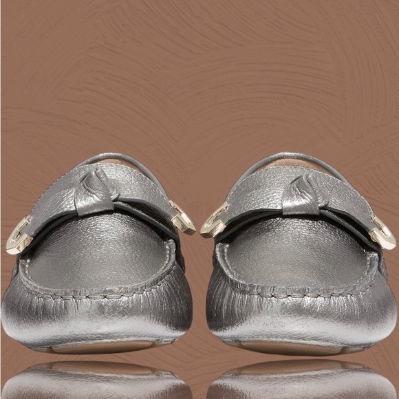 NWOT Cole Haan Women’s ‘Evelyn’ Bow Driver Loafer in “Pewter Metallic” Size 8.5 - Picture 2 of 16